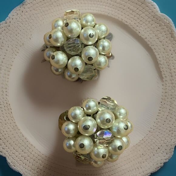 Off White Faux Pearl Beaded Sparkle Cluster Clip On Earrings Vintage Cottage - Picture 2 of 7
